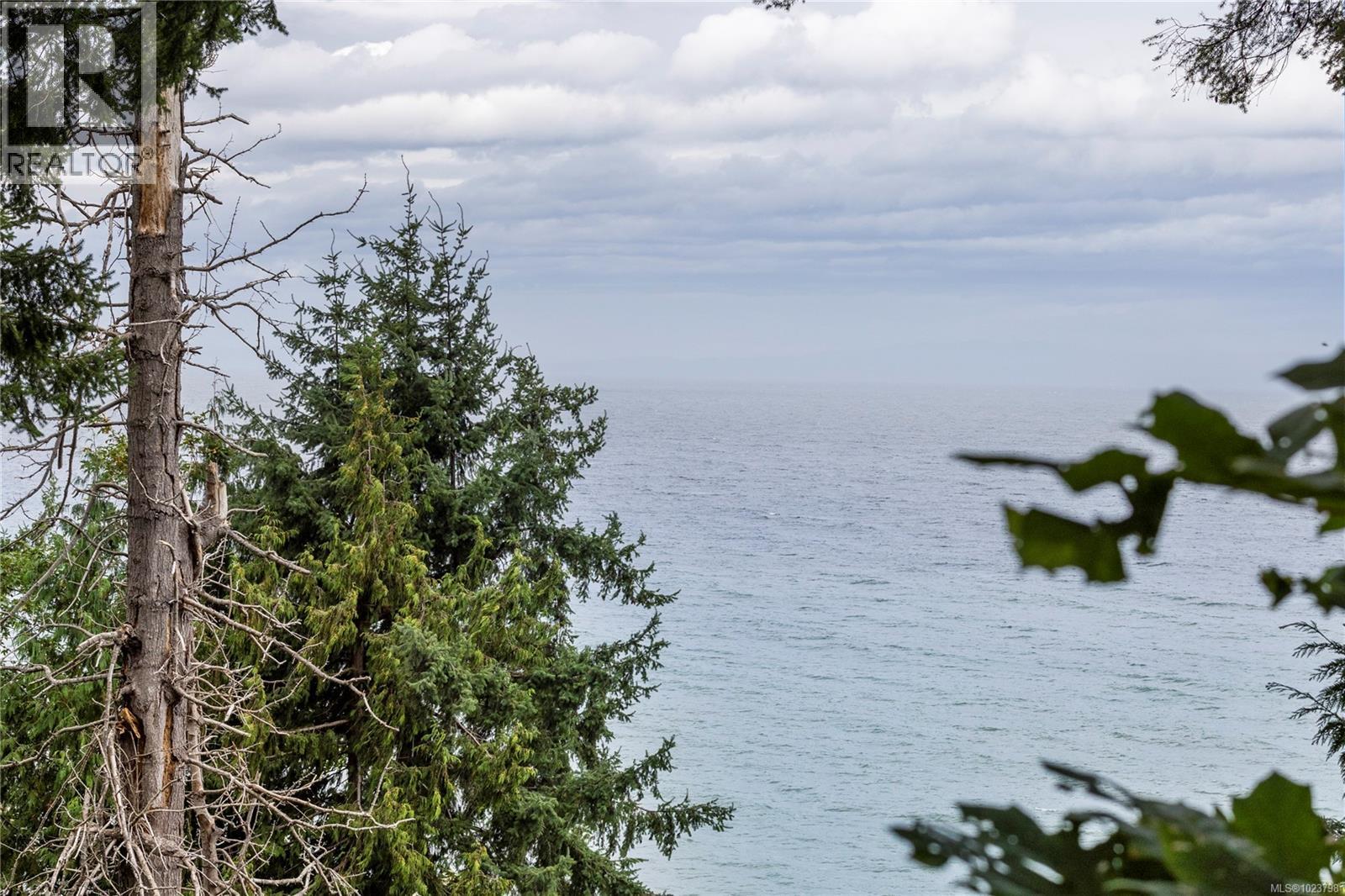 5171 Island Hwy W, Qualicum Beach