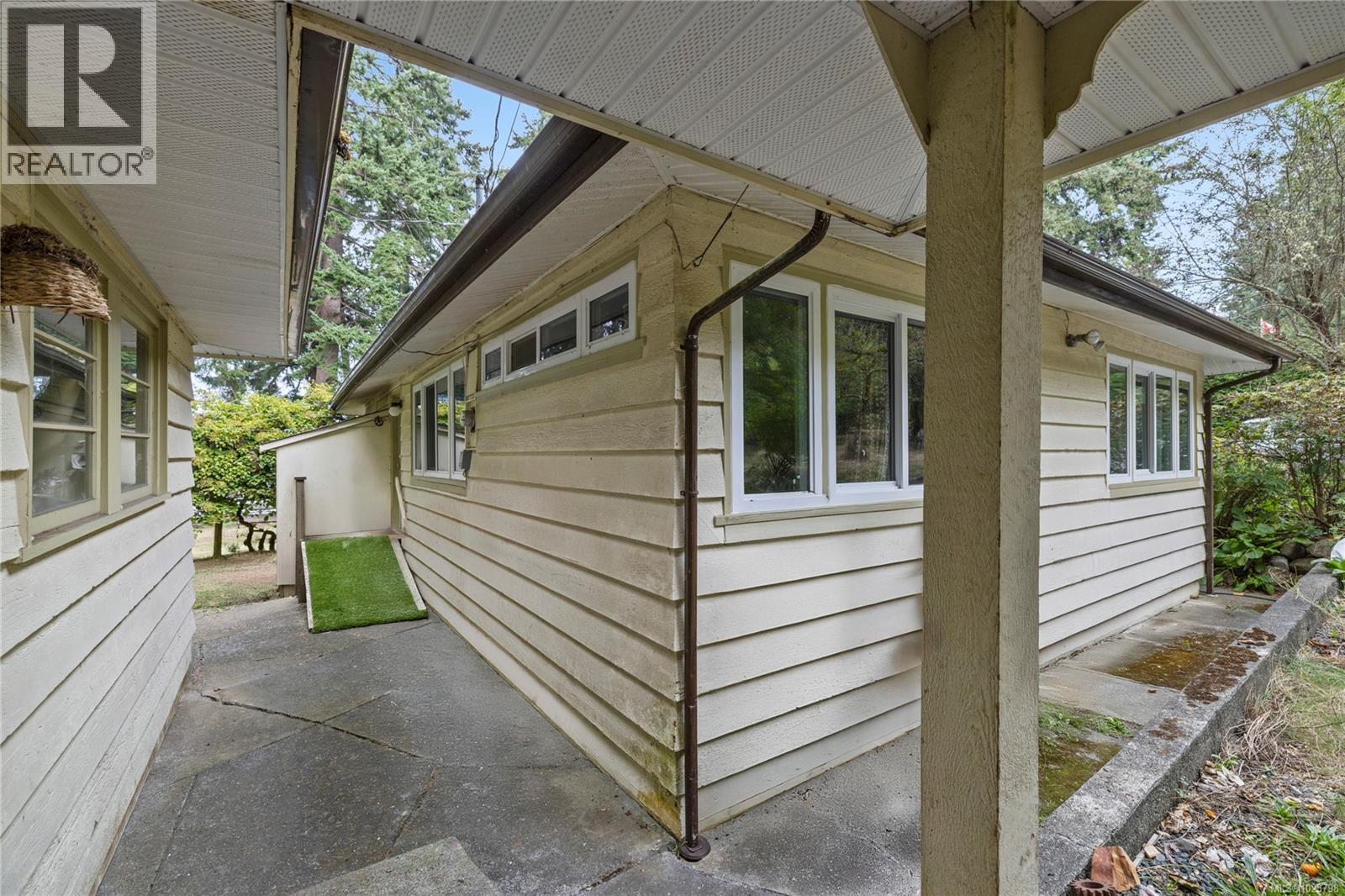 5171 Island Hwy W, Qualicum Beach