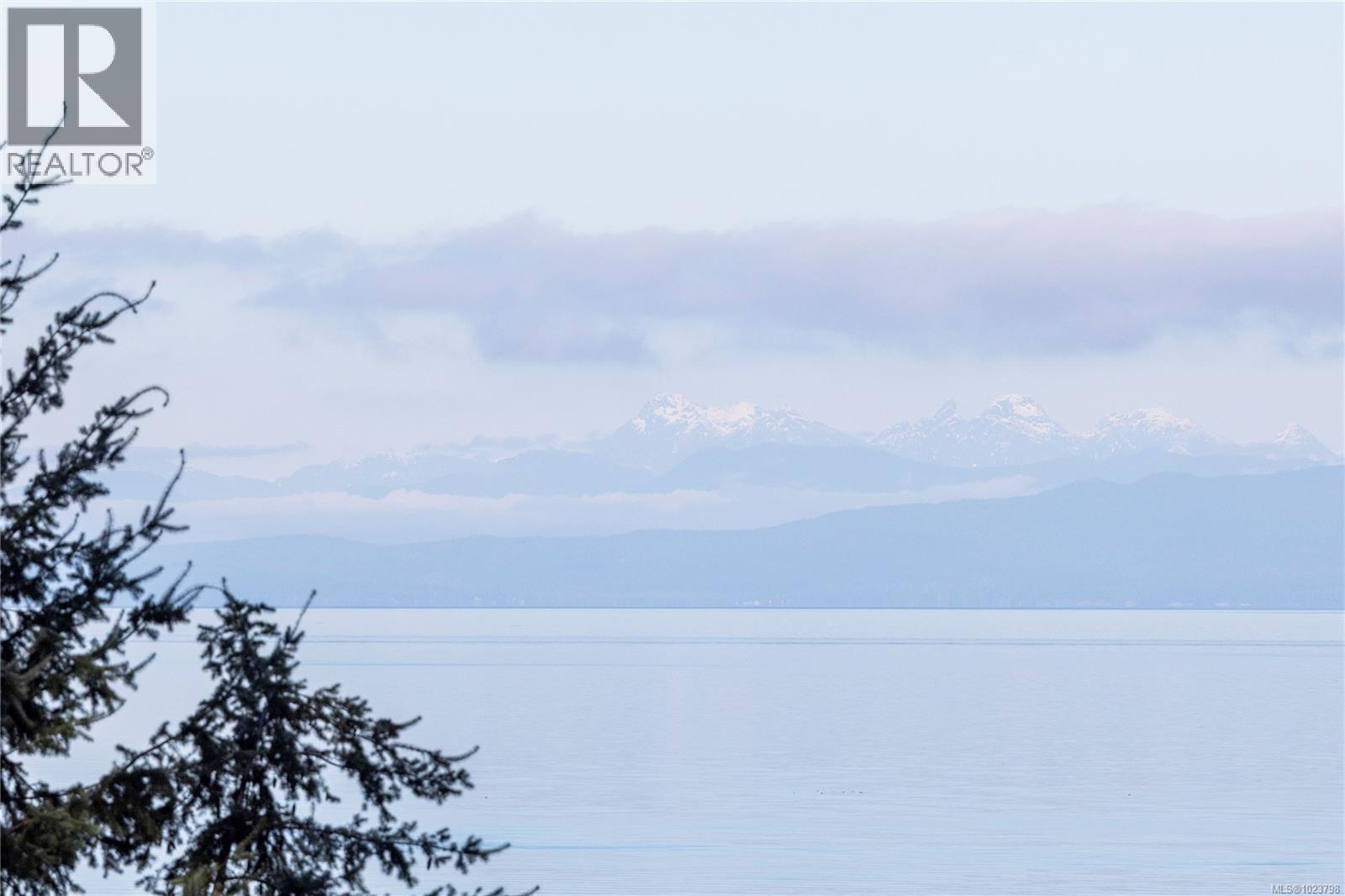 5171 Island Hwy W, Qualicum Beach