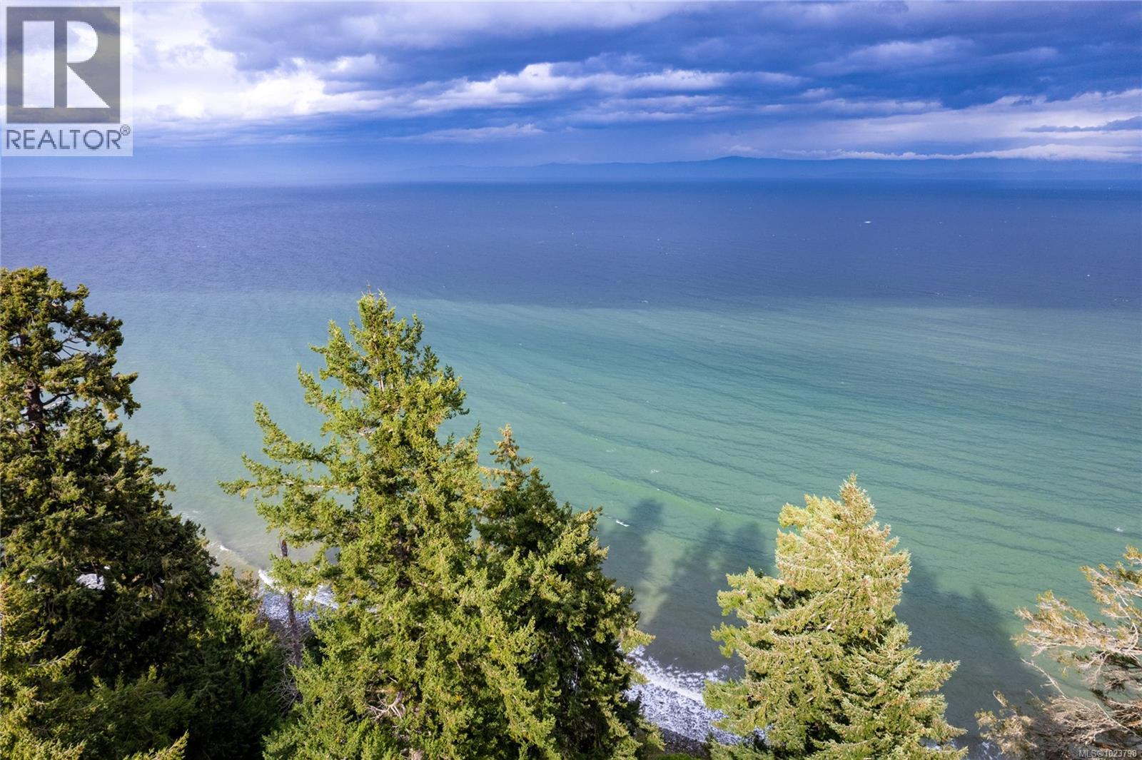 5171 Island Hwy W, Qualicum Beach