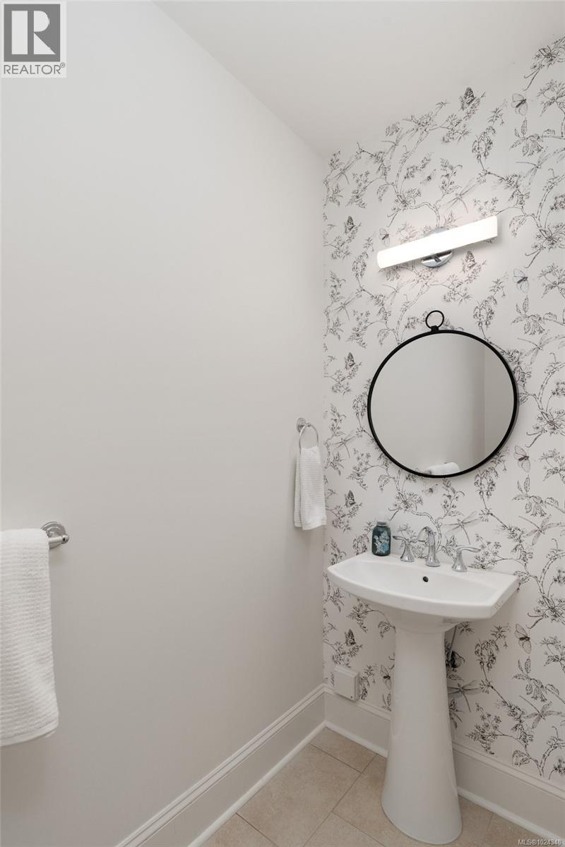 2145 Players Dr, Langford