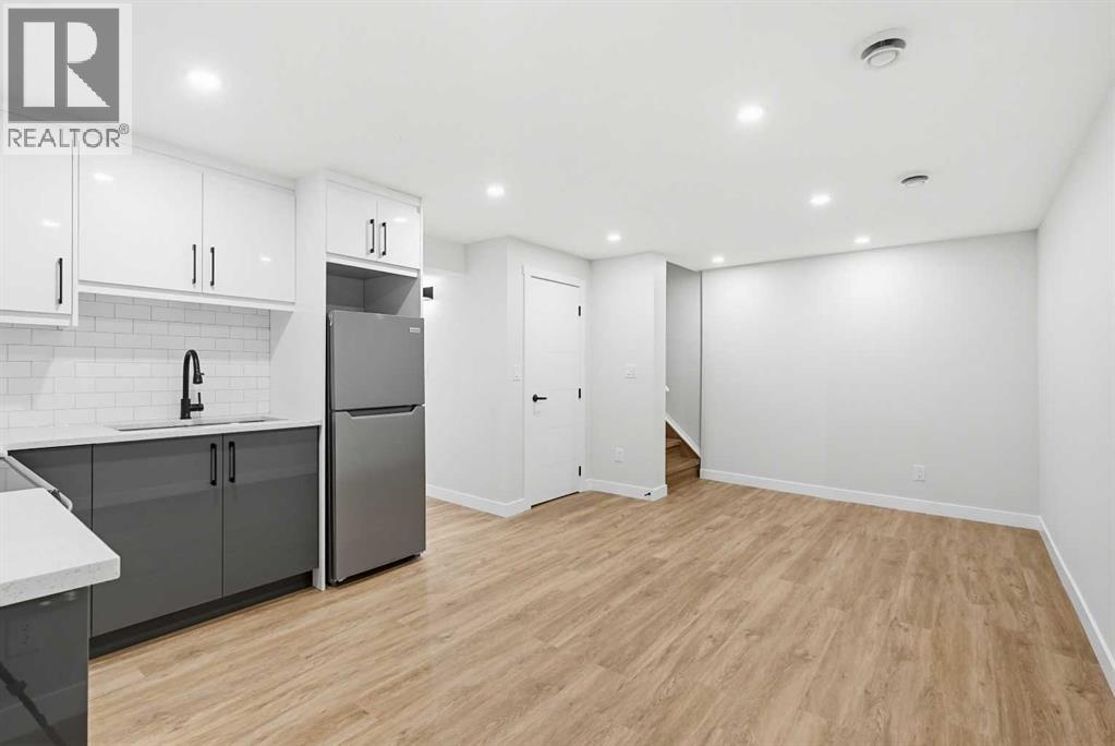 Single Family House for Sale in  Pensacola Crescent SE Penbrooke Meadows Calgary 