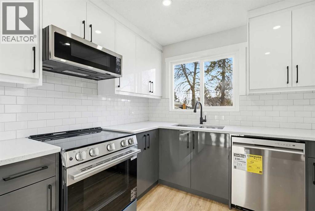 Single Family House for Sale in  Pensacola Crescent SE Penbrooke Meadows Calgary 