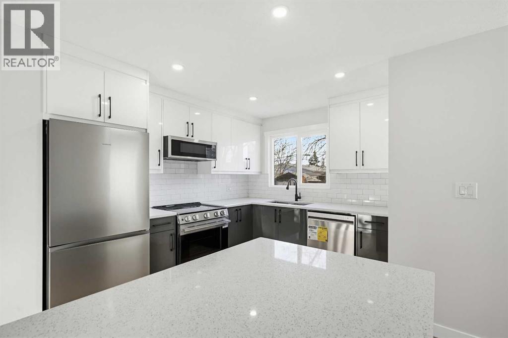 Single Family House for Sale in  Pensacola Crescent SE Penbrooke Meadows Calgary 