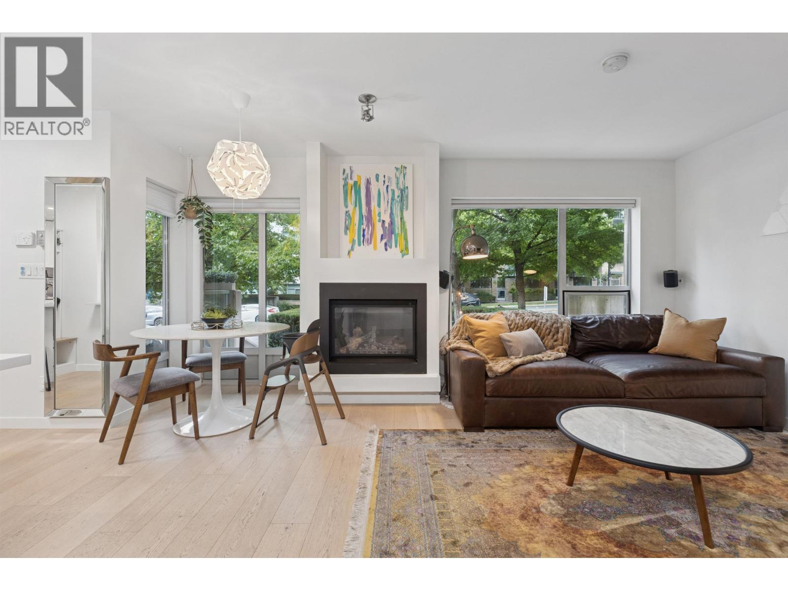 TH4 1288 CHESTERFIELD AVENUE, North Vancouver