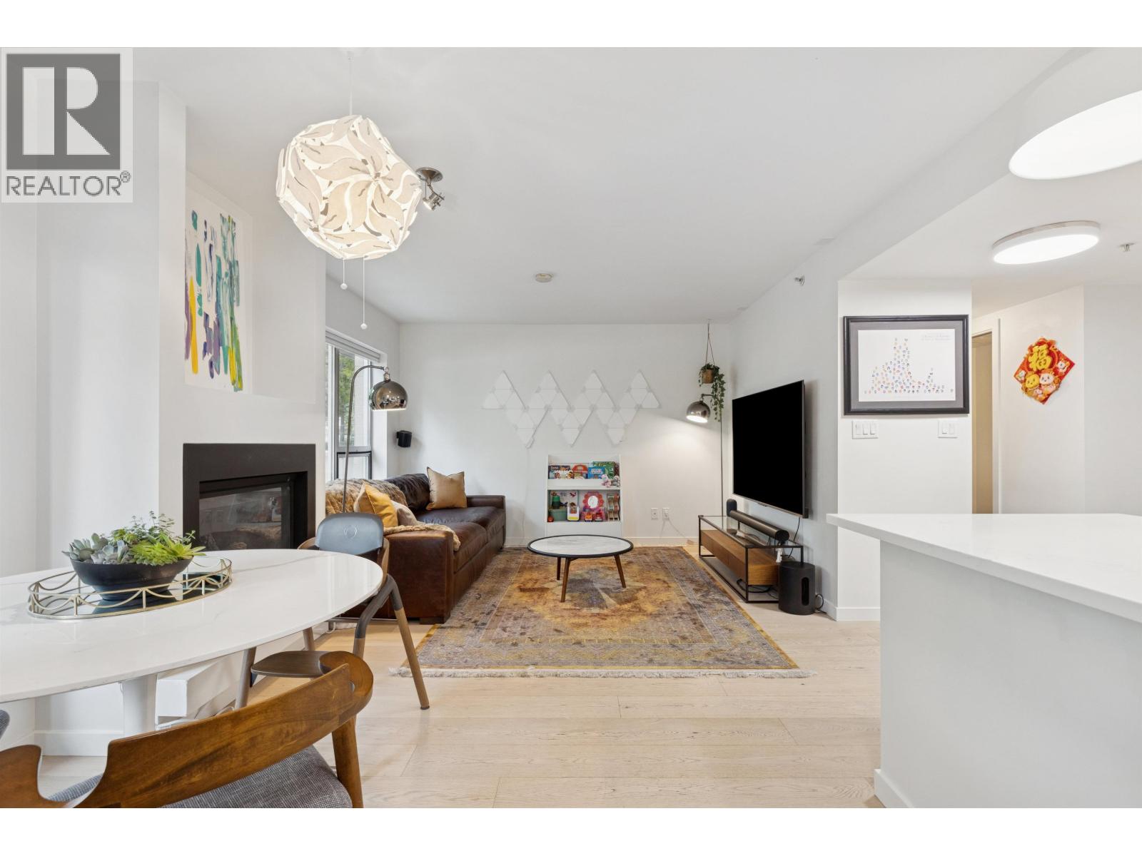 TH4 1288 CHESTERFIELD AVENUE, North Vancouver