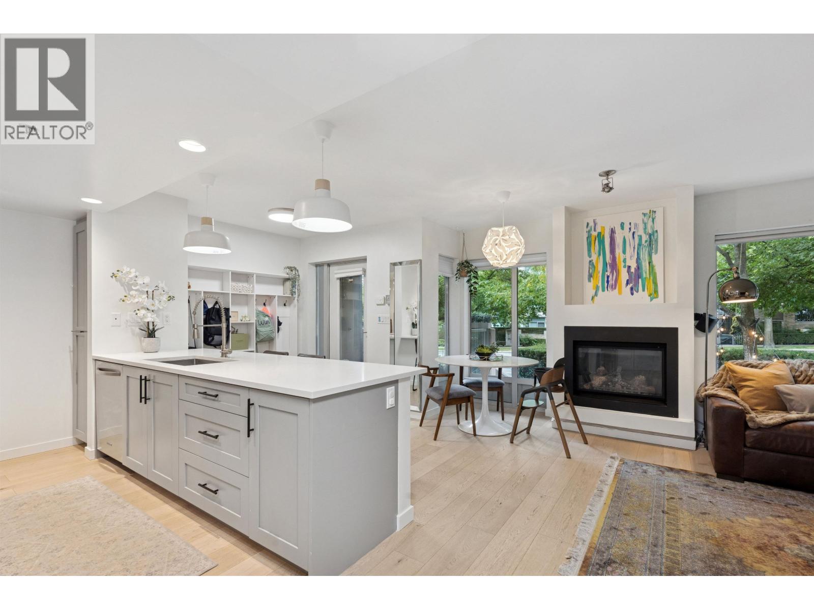 TH4 1288 CHESTERFIELD AVENUE, North Vancouver