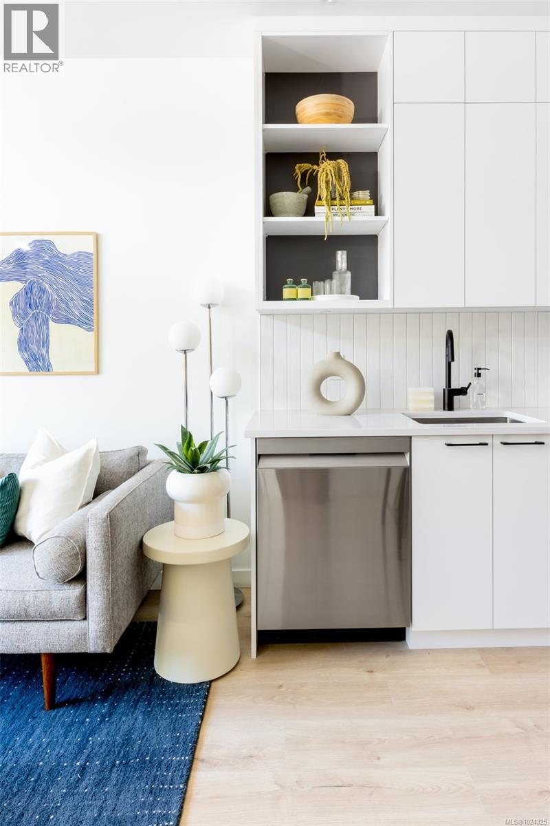 201 1075 Tillicum Rd, Esquimalt