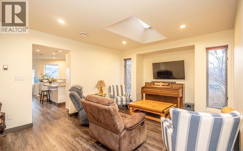 6063 Beatrice Road, Peachland