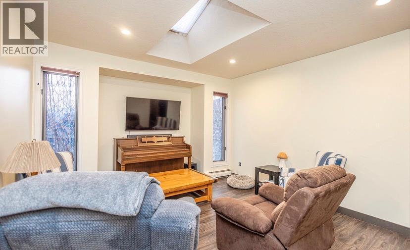 6063 Beatrice Road, Peachland