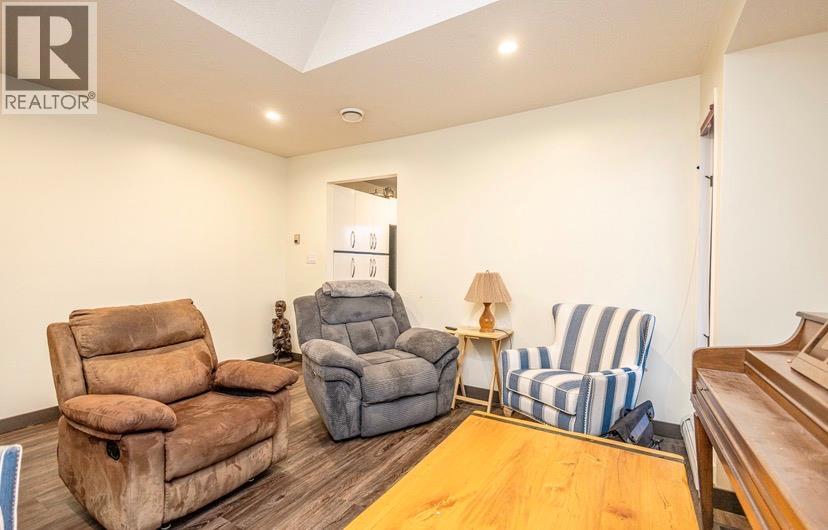 6063 Beatrice Road, Peachland