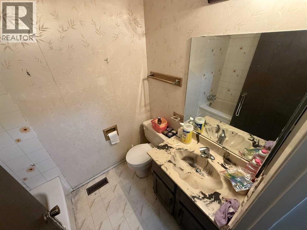 Single Family House Bungalow for Sale in  Bermuda Road NW Beddington Heights Calgary 