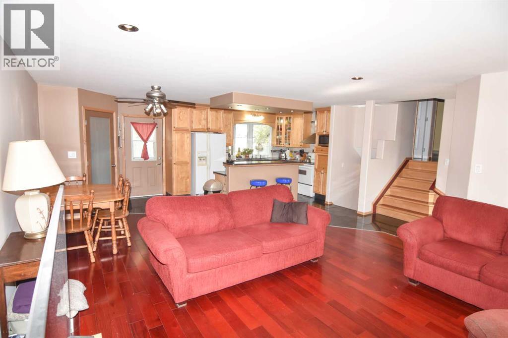 Single Family House 4 Level for Sale in  Penworth Road SE Penbrooke Meadows Calgary 