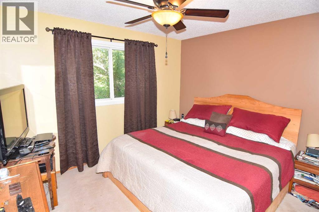 Single Family House 4 Level for Sale in  Penworth Road SE Penbrooke Meadows Calgary 