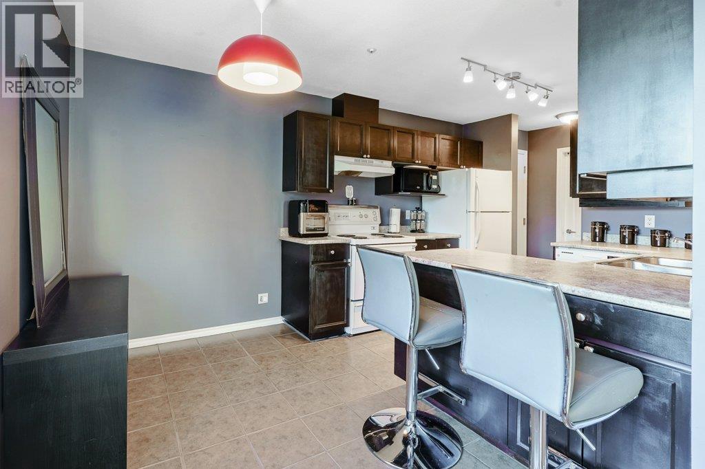 201 22722 LOUGHEED HIGHWAY, Maple Ridge