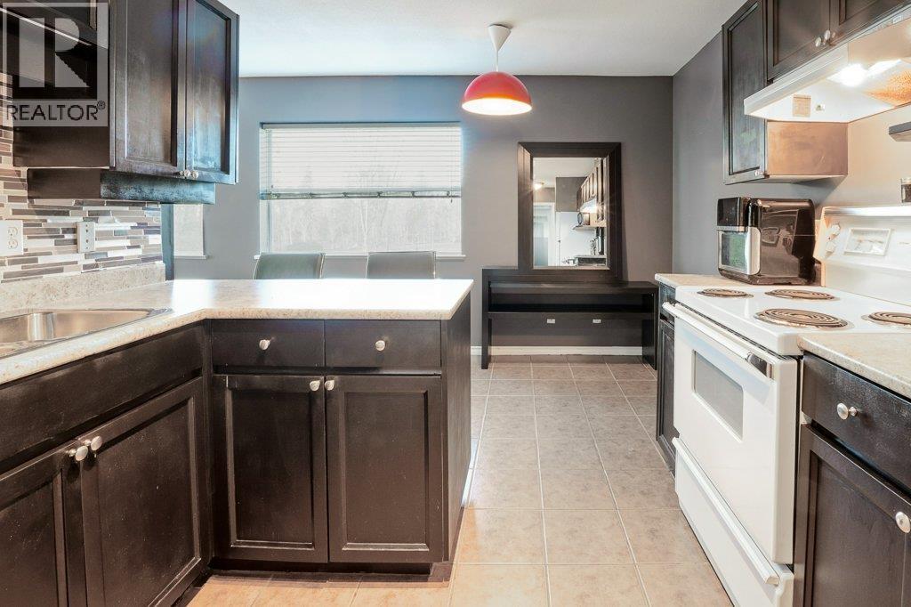 201 22722 LOUGHEED HIGHWAY, Maple Ridge