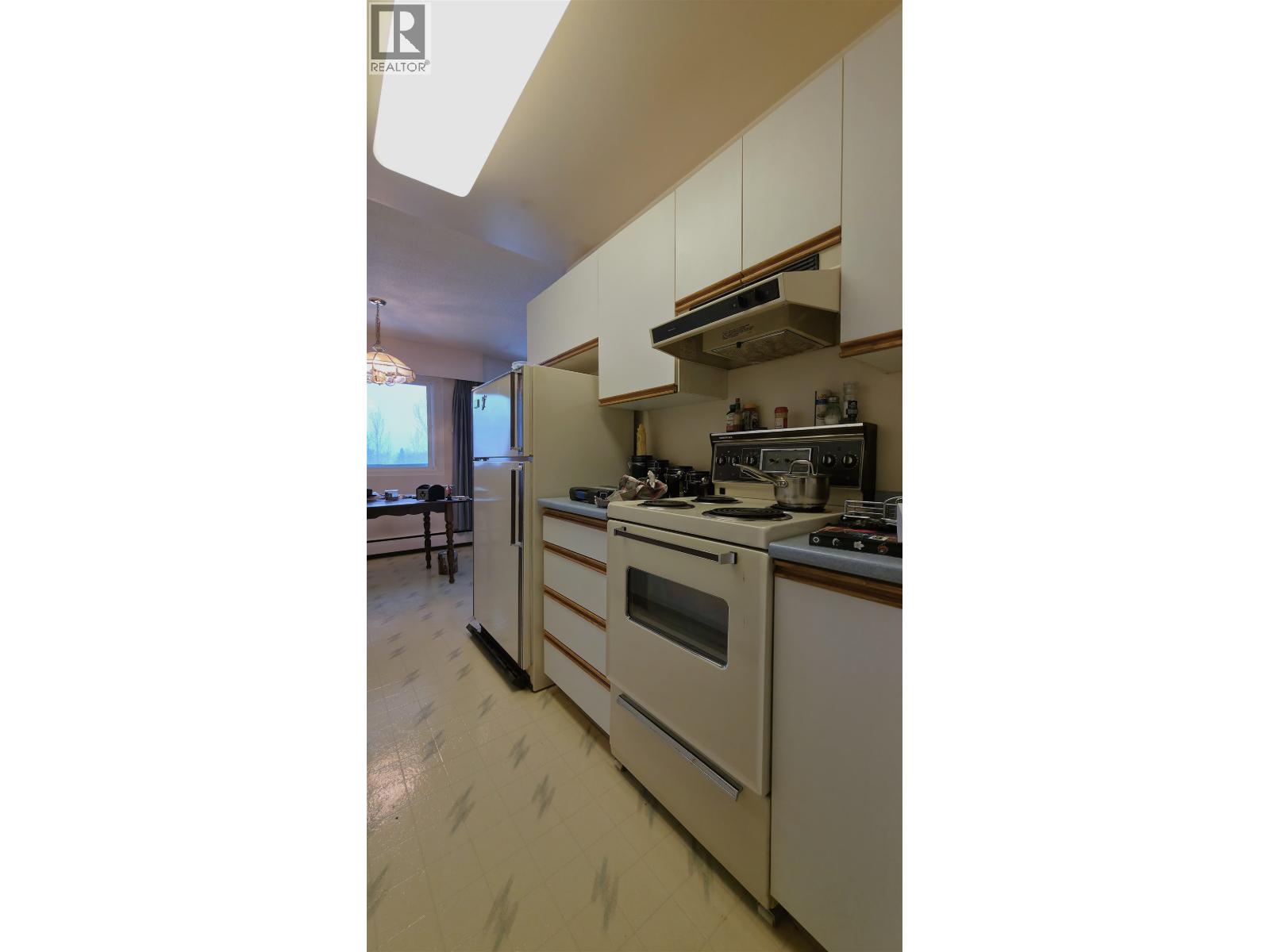 #323 4288 15TH AVENUE - 22