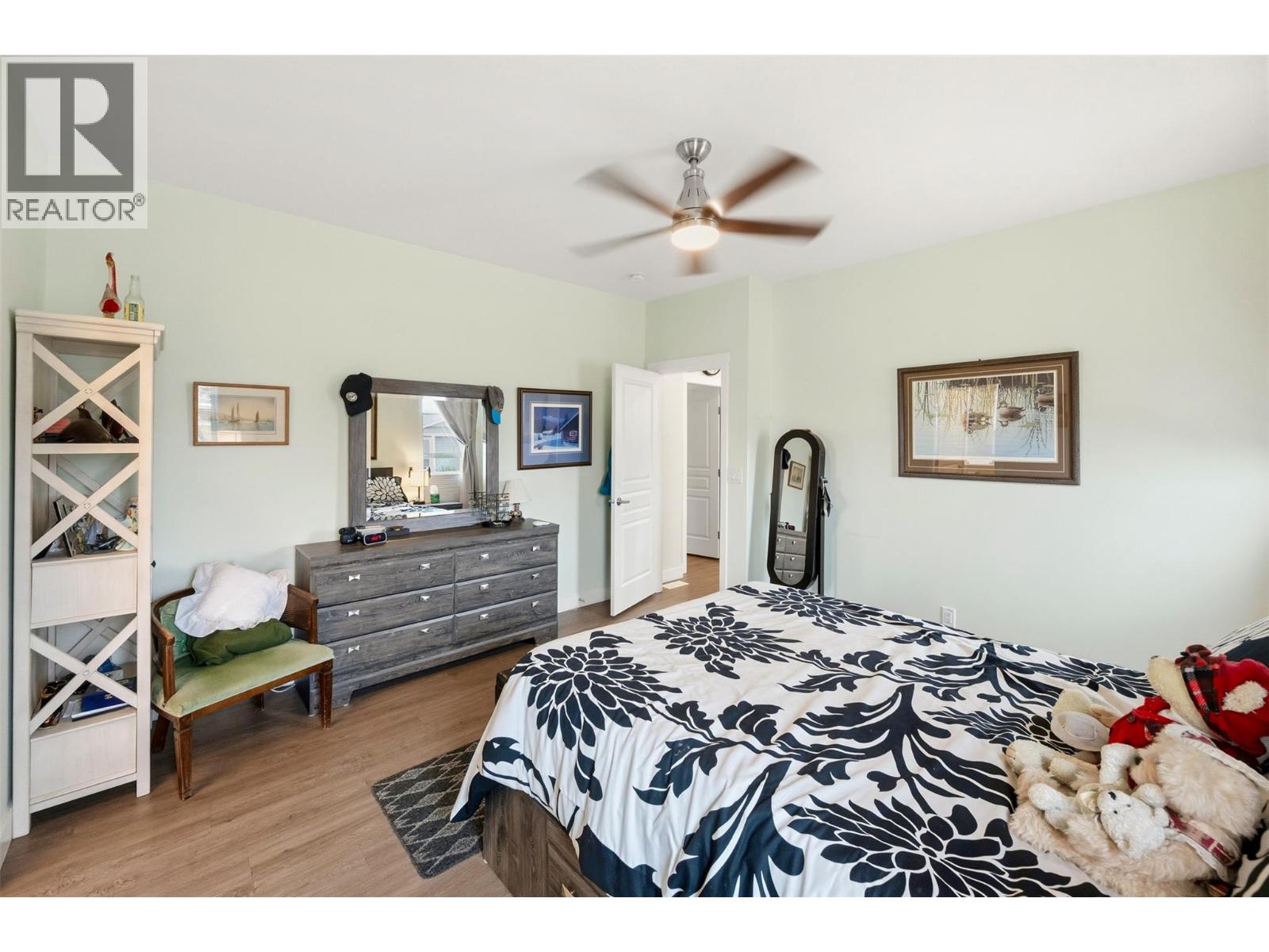 #14 351 Warren Avenue W - 15