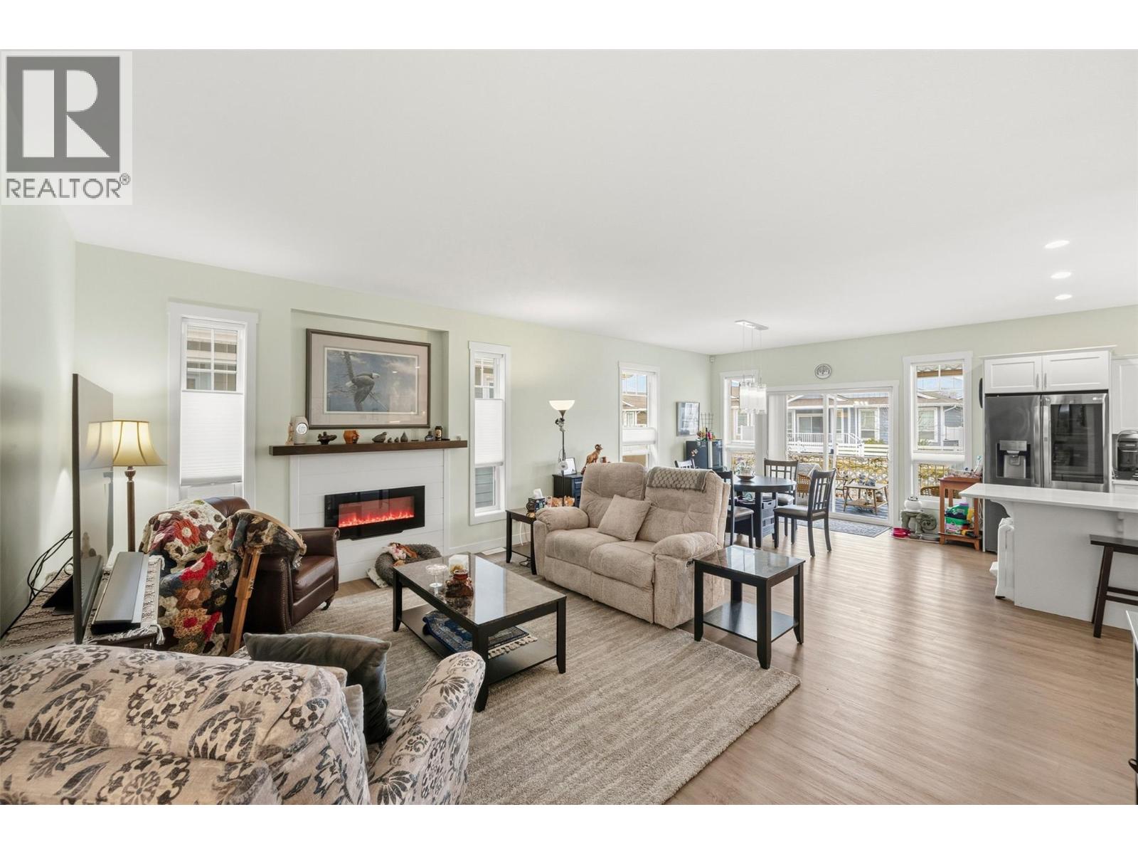 #14 351 Warren Avenue W - 3