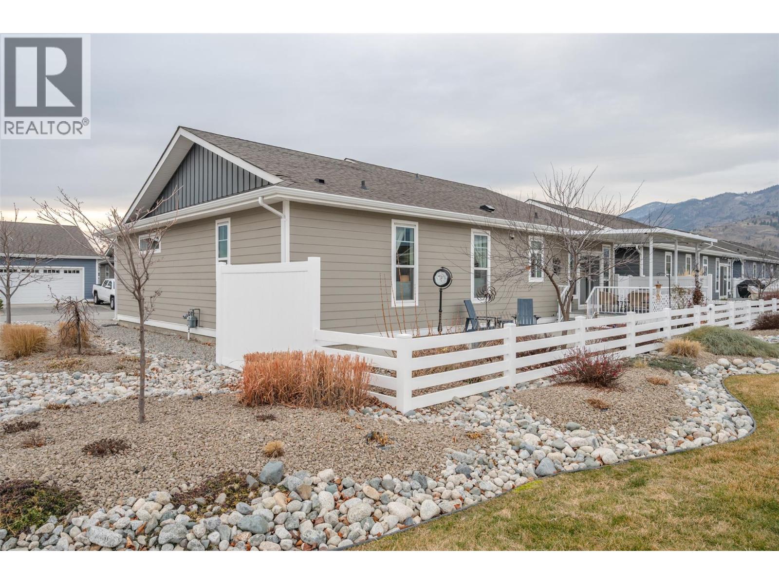 #14 351 Warren Avenue W - 32