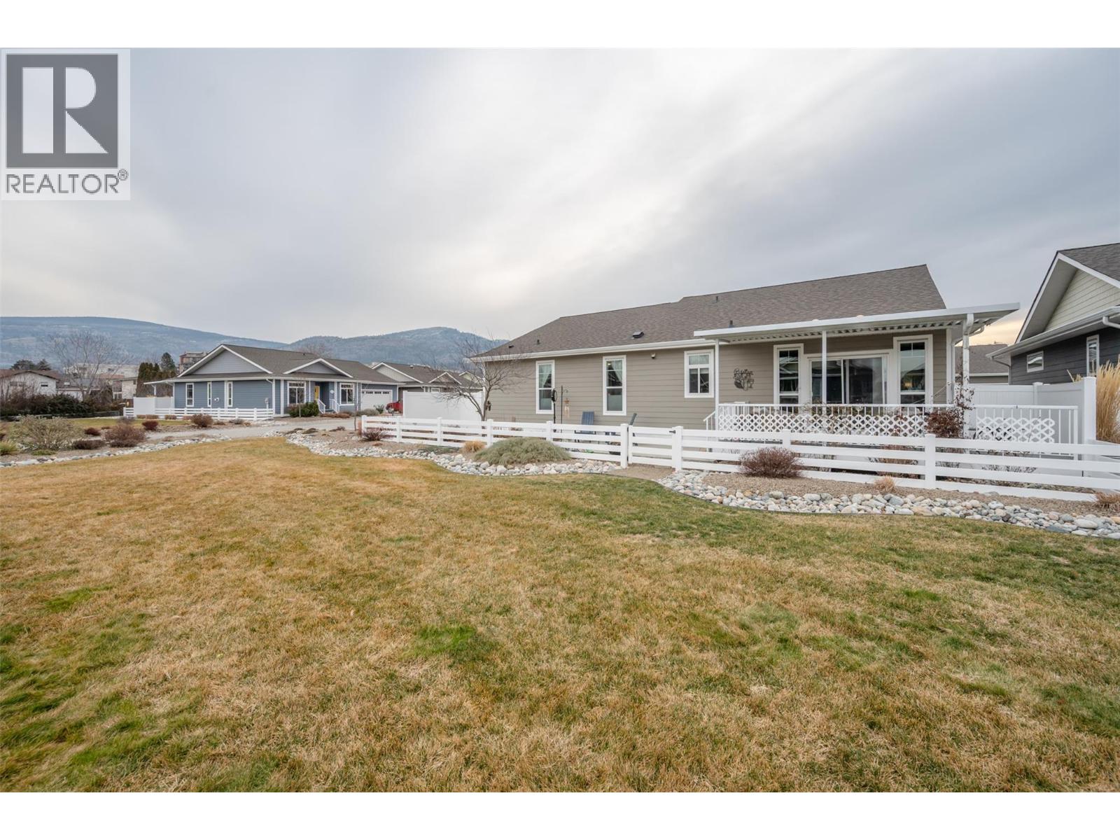 #14 351 Warren Avenue W - 33