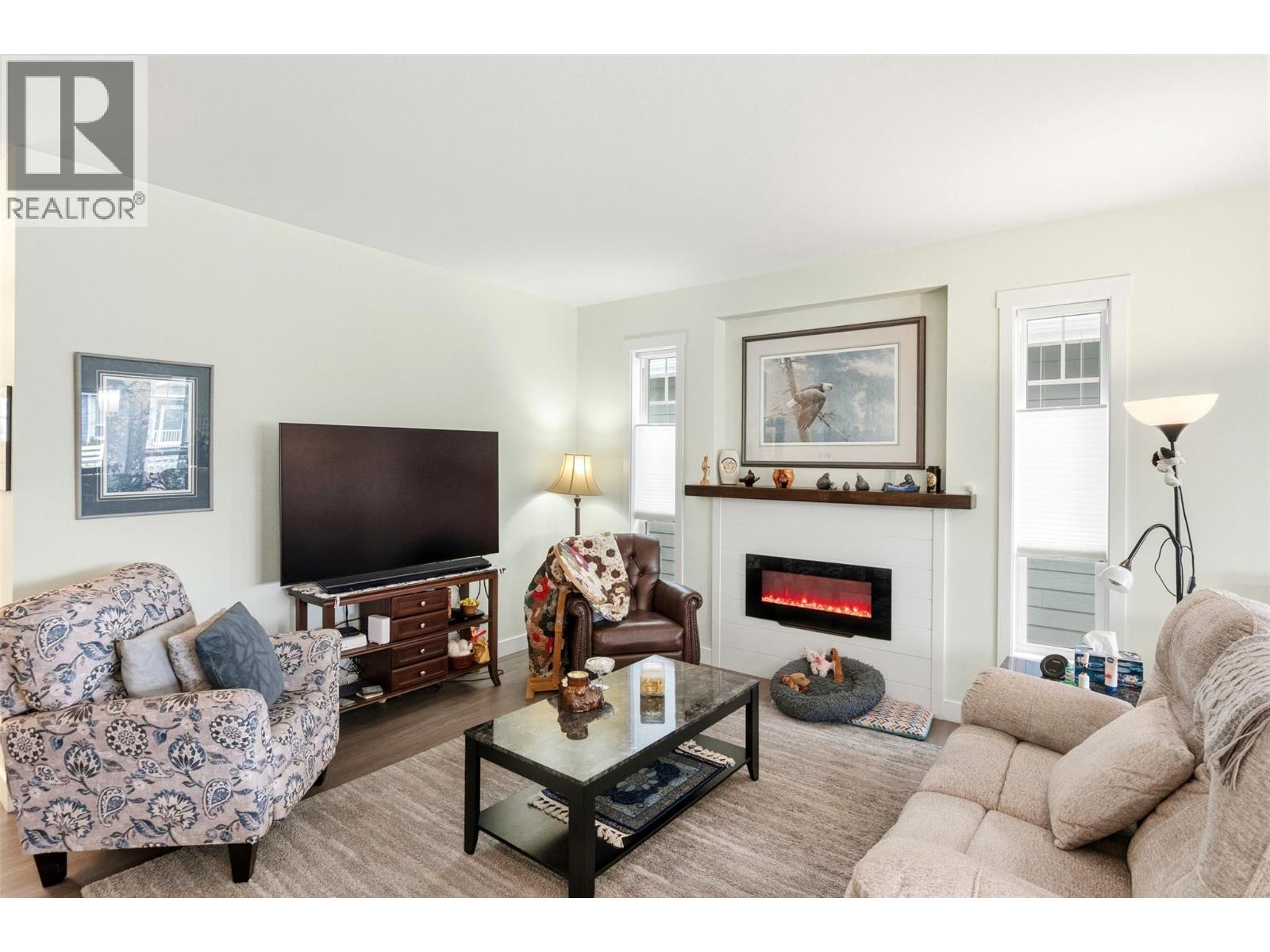 #14 351 Warren Avenue W - 4