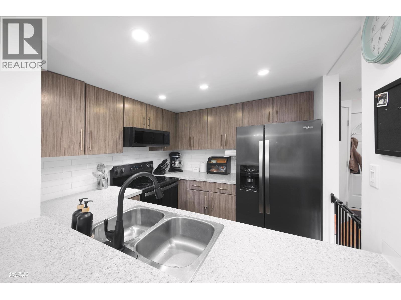 16 21550 CHERRINGTON AVENUE, Maple Ridge