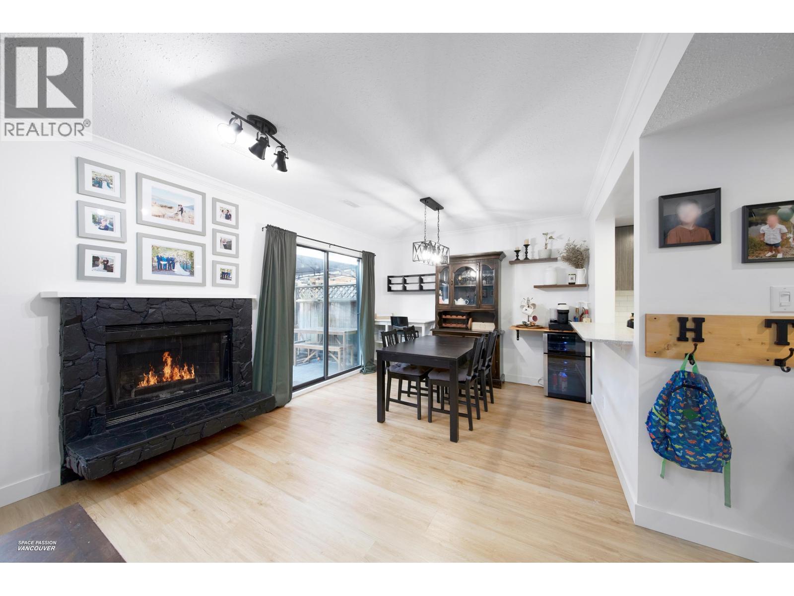 16 21550 CHERRINGTON AVENUE, Maple Ridge