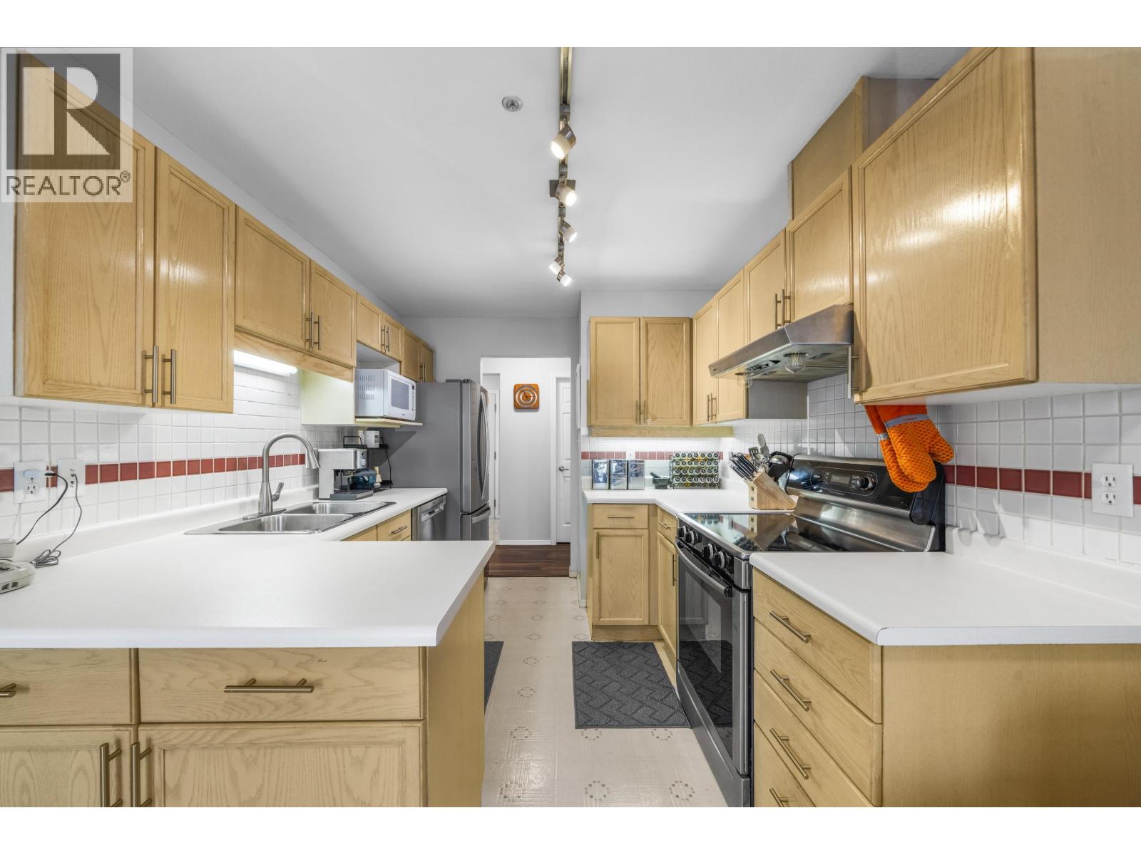 306 3400 SE MARINE DRIVE, Vancouver