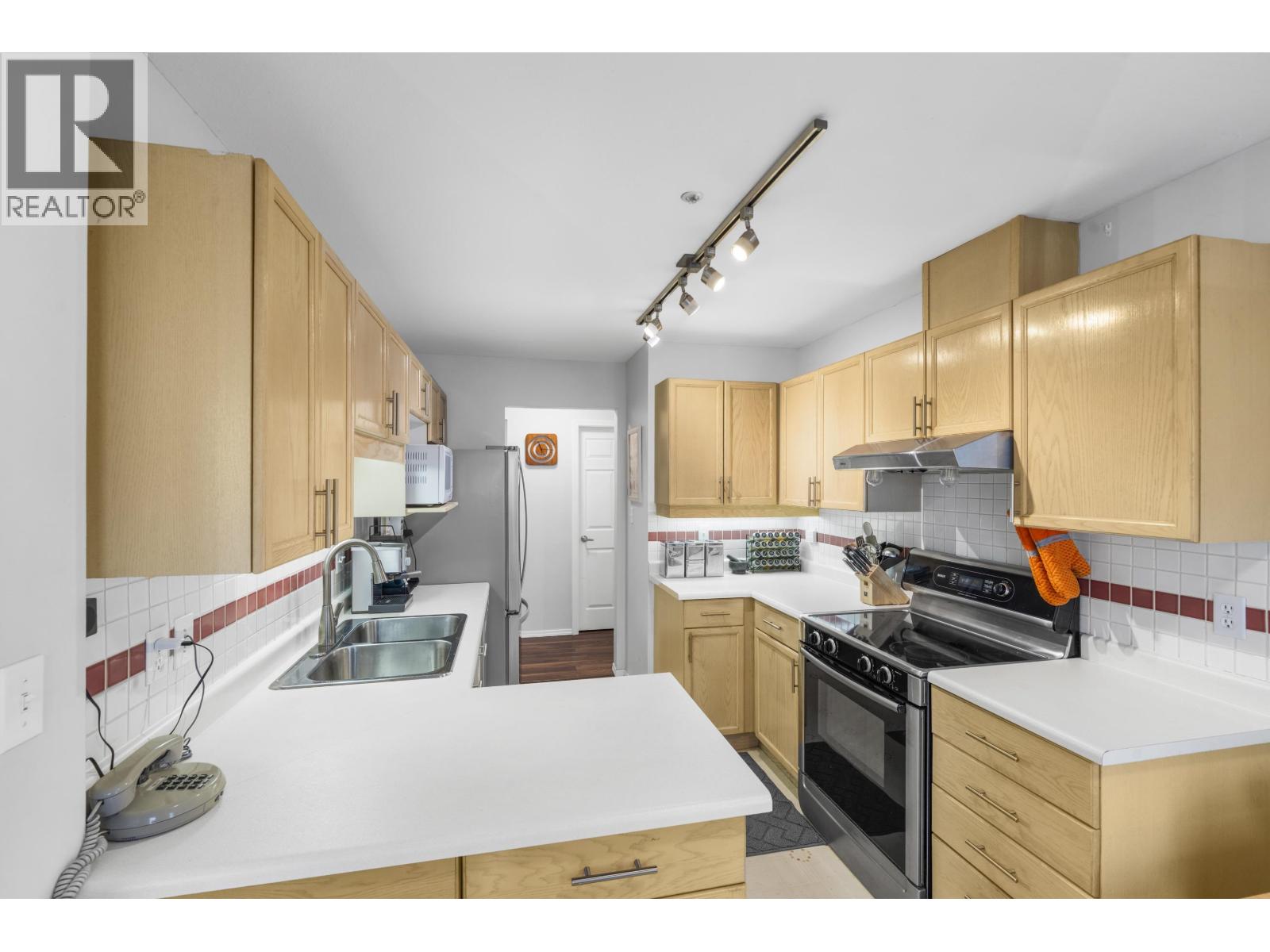 306 3400 SE MARINE DRIVE, Vancouver