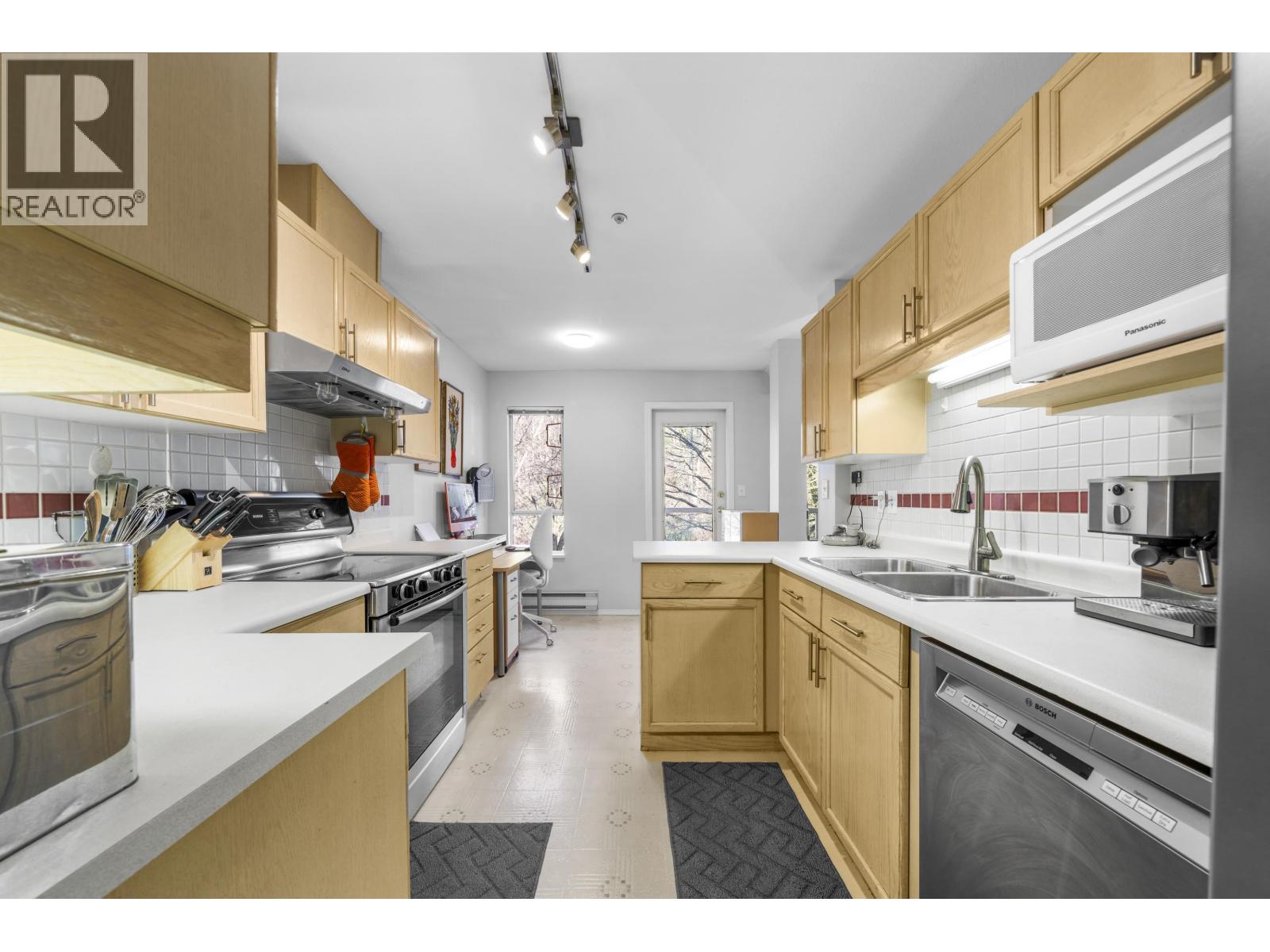 306 3400 SE MARINE DRIVE, Vancouver