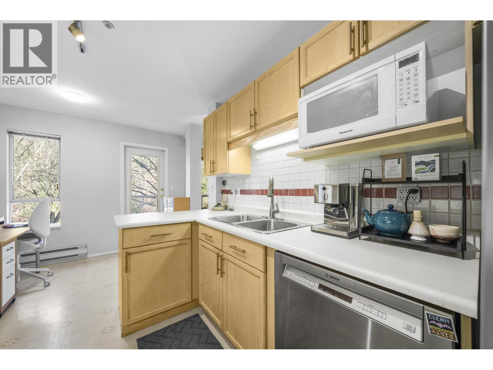 306 3400 SE MARINE DRIVE, Vancouver