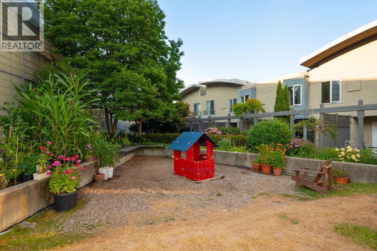 209 63 KEEFER PLACE, Vancouver