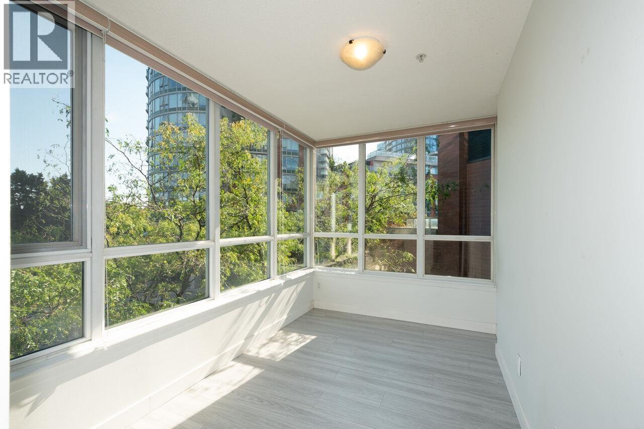 209 63 KEEFER PLACE, Vancouver