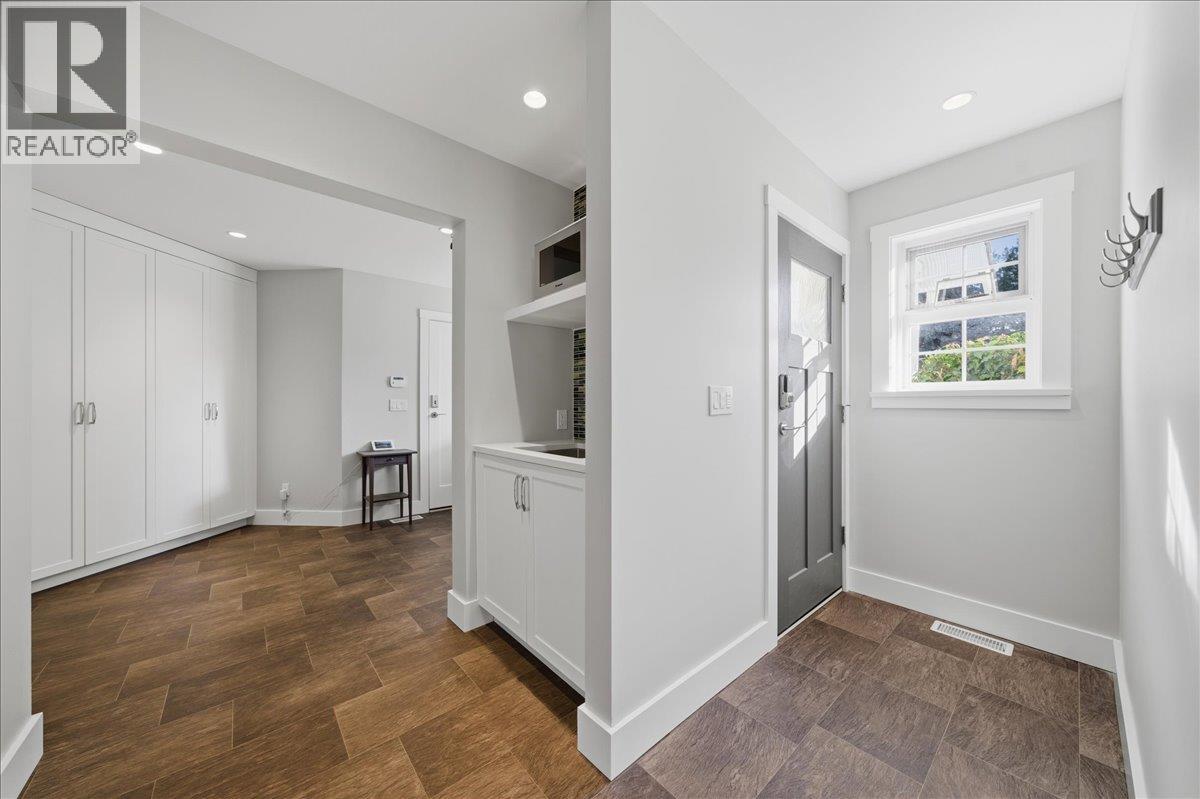 844 PACIFIC Drive, Delta