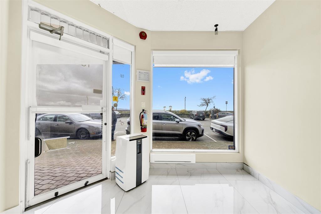 15573 MARINE DRIVE, White Rock