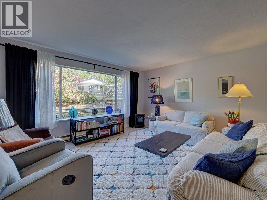 6557 BJORN PLACE, Sechelt