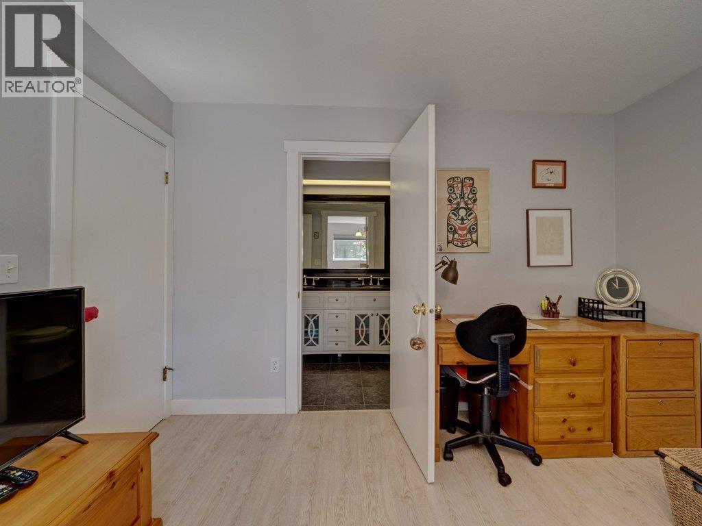 6557 BJORN PLACE, Sechelt