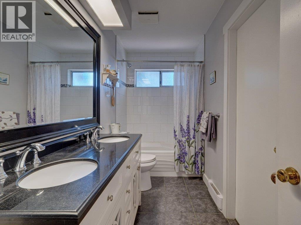 6557 BJORN PLACE, Sechelt