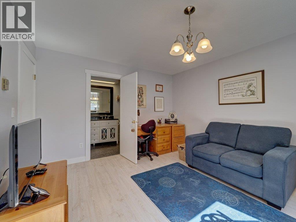 6557 BJORN PLACE, Sechelt