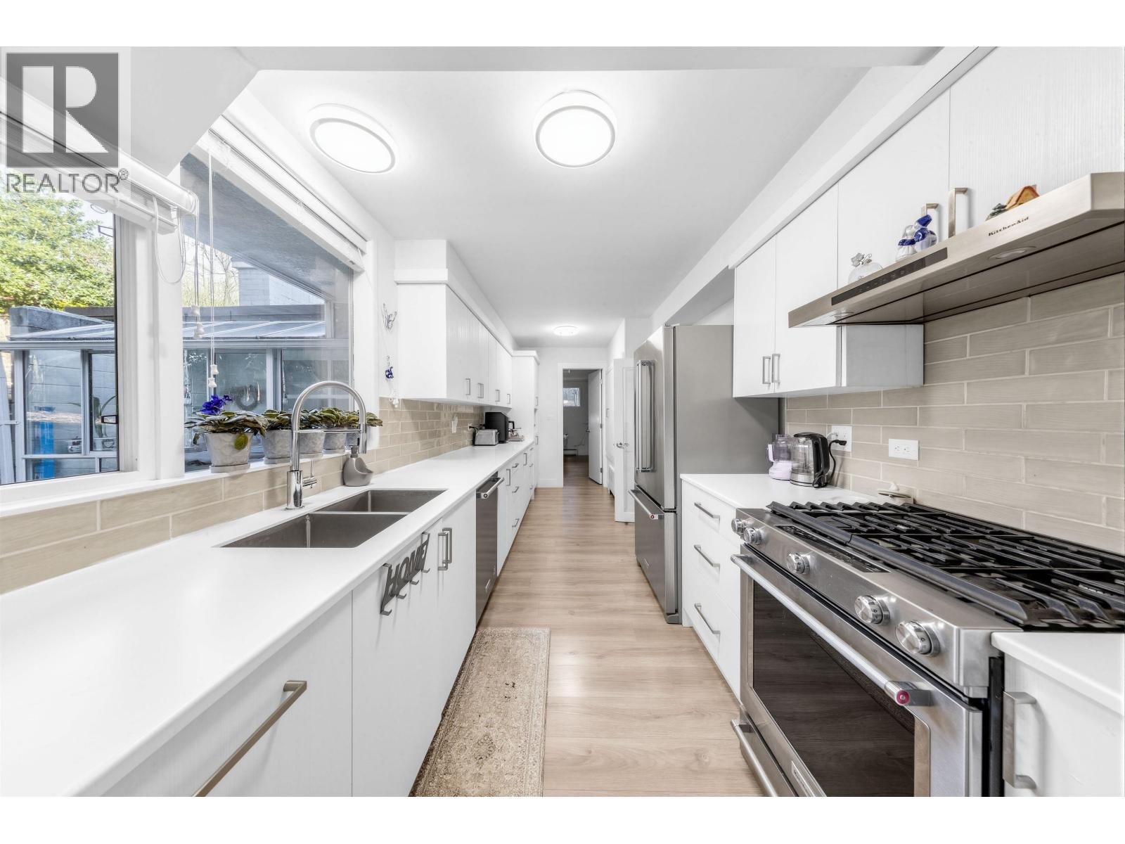 1555 LAWSON AVENUE, West Vancouver