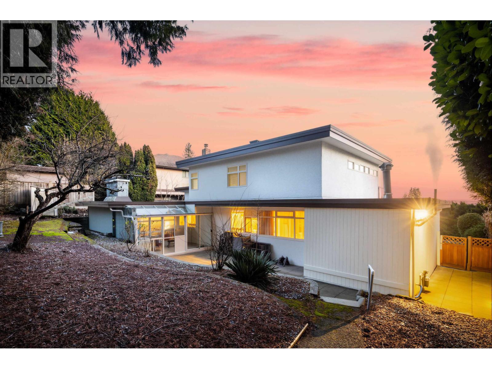 1555 LAWSON AVENUE, West Vancouver