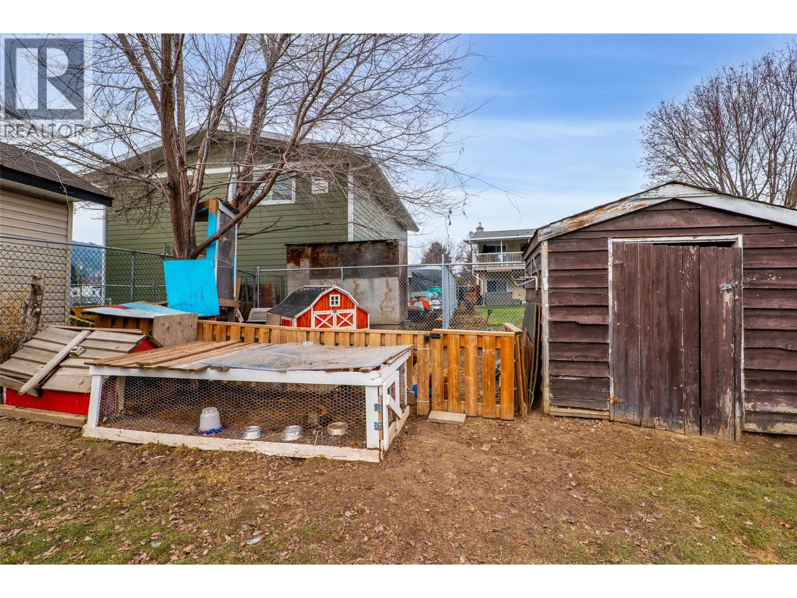 332 CHETWYND DRIVE - 25