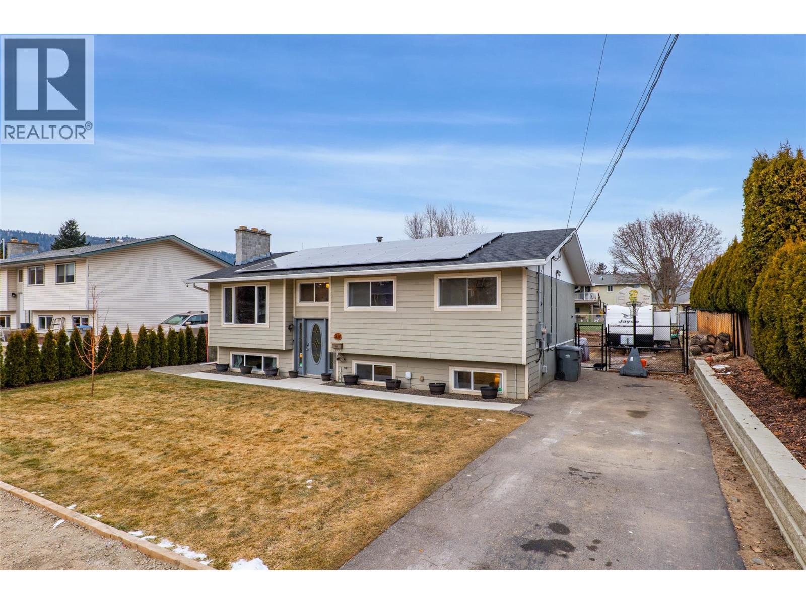 332 CHETWYND DRIVE - 27