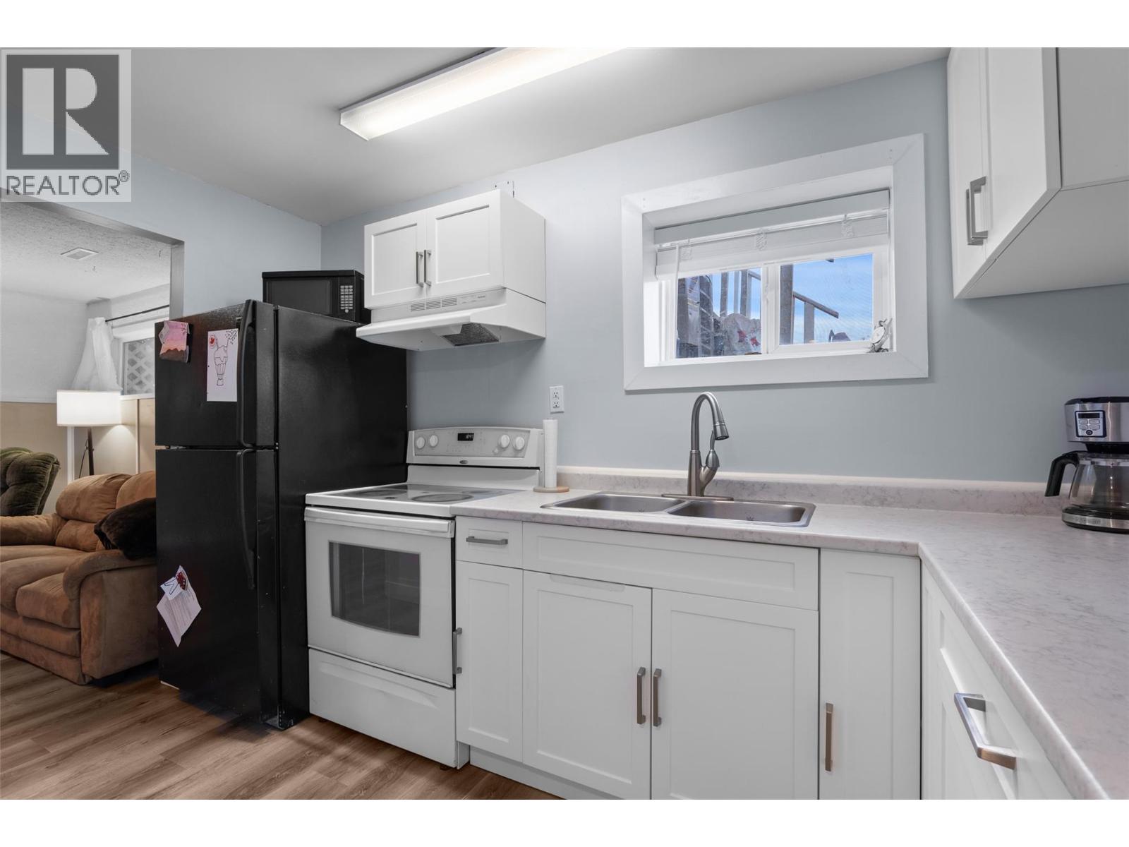 332 CHETWYND DRIVE - 17