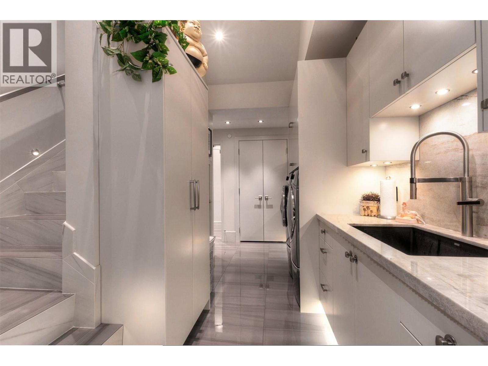 301 2245 Abbott Street, Kelowna