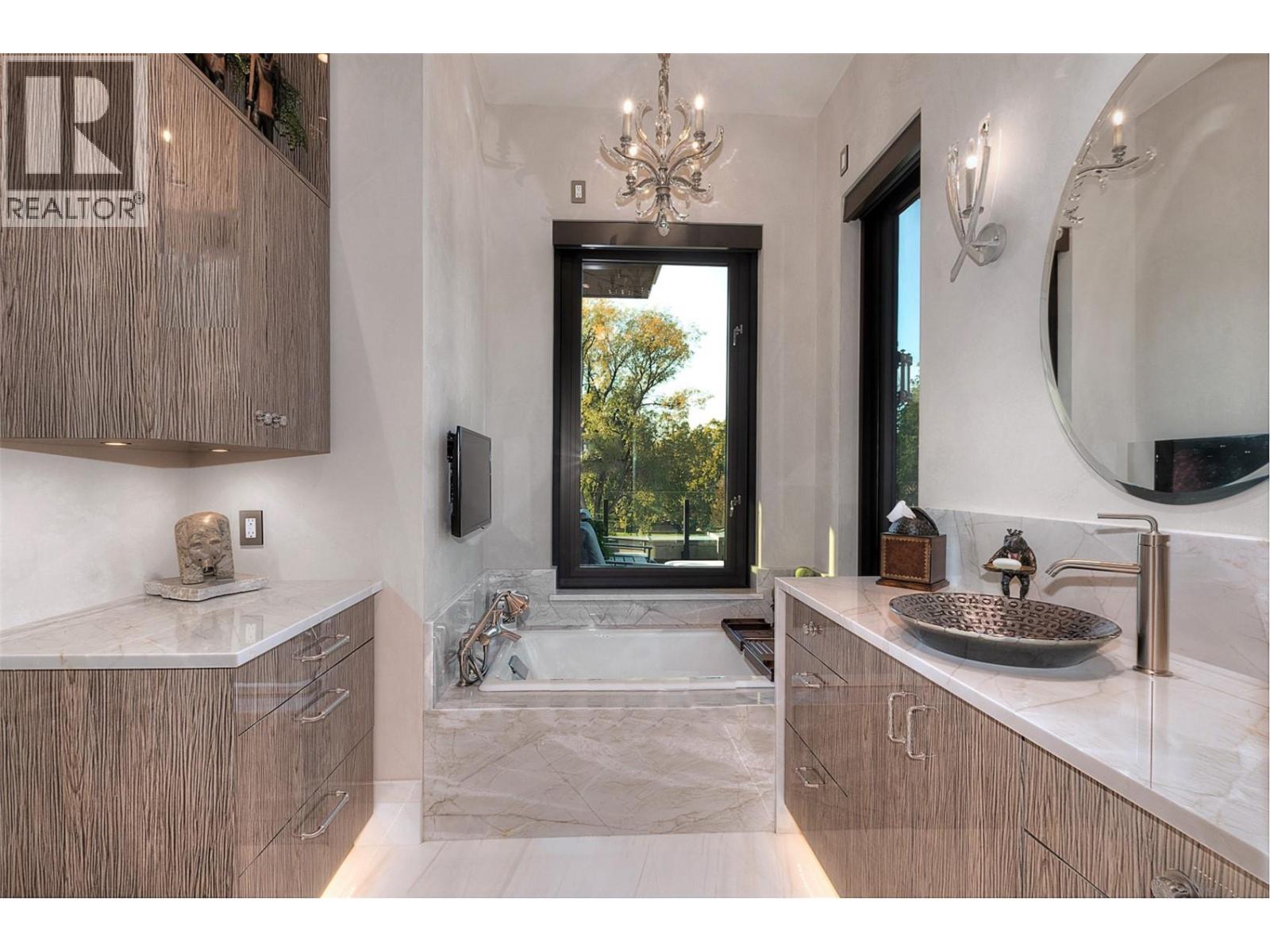 301 2245 Abbott Street, Kelowna