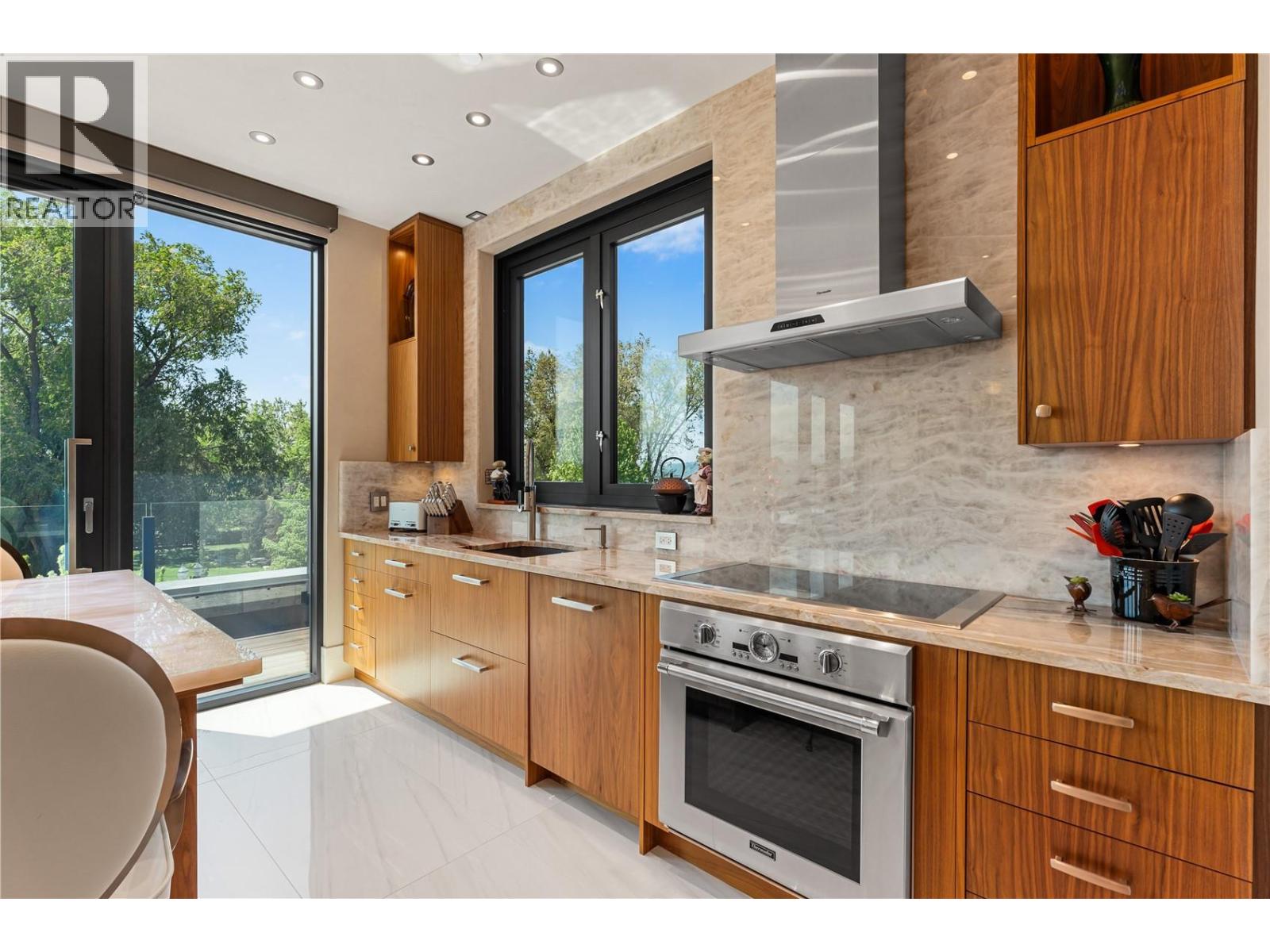 301 2245 Abbott Street, Kelowna