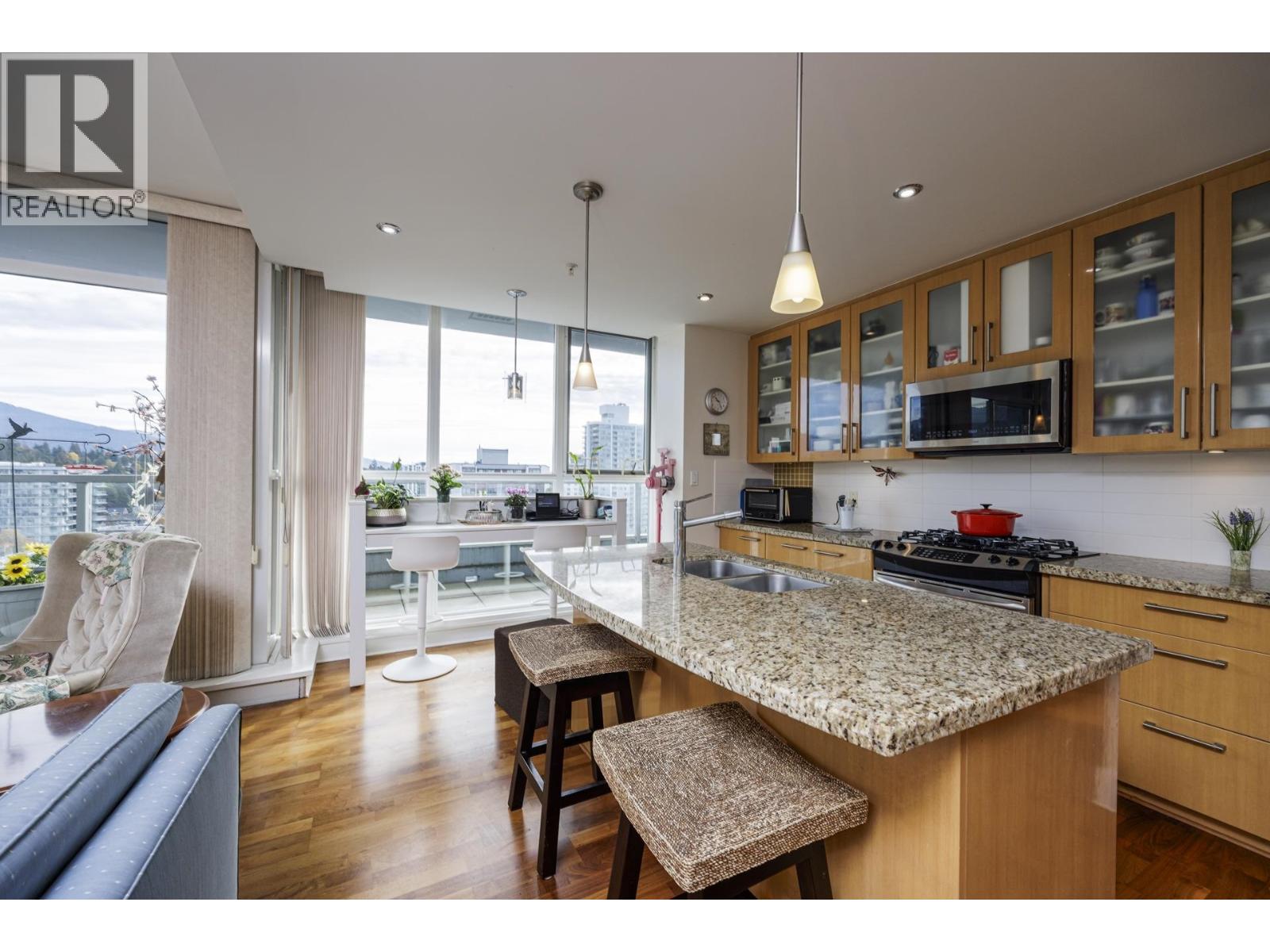 1702 121 W 16TH STREET, North Vancouver