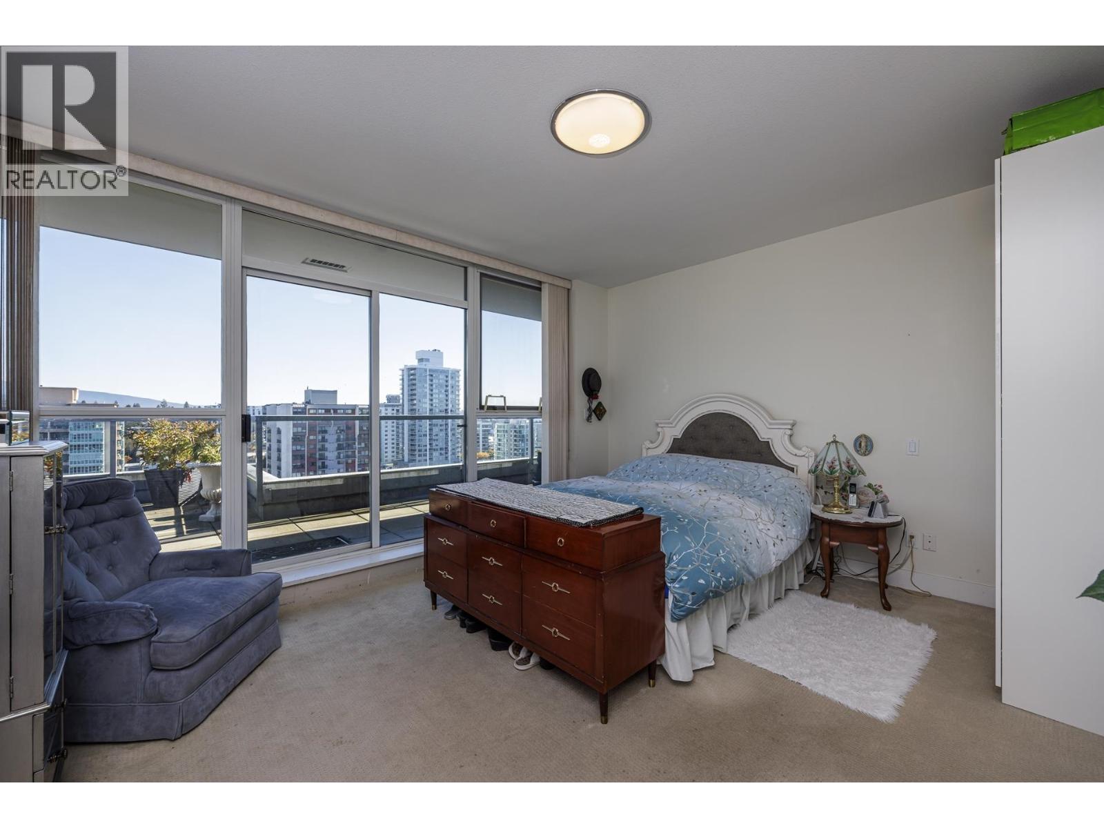 1702 121 W 16TH STREET, North Vancouver